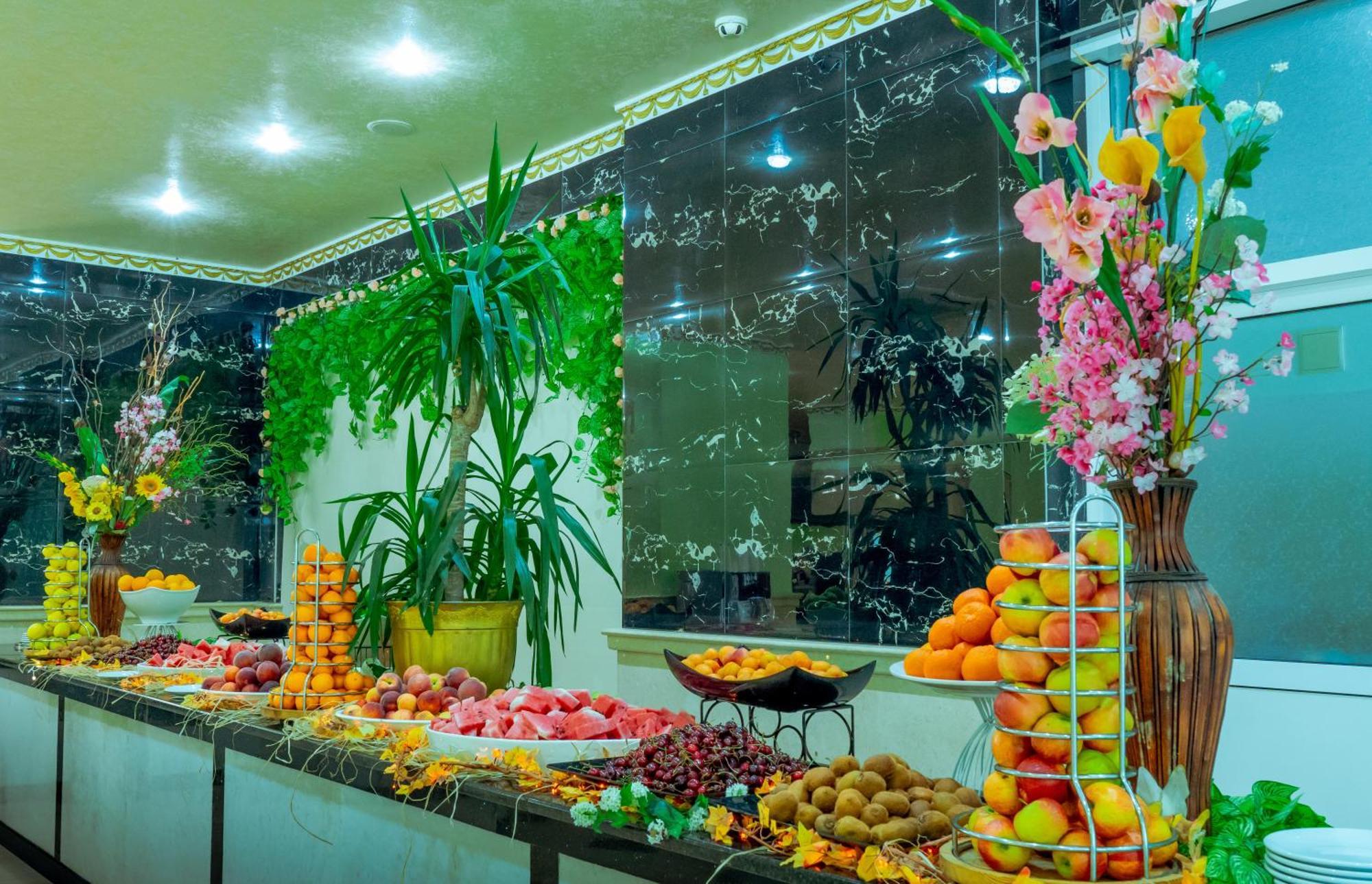 Planeta Hotel & Aquapark Free Beach Access Slantchev Briag Extérieur photo Fruit buffet