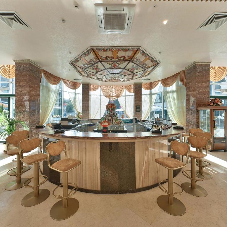 Planeta Hotel & Aquapark Free Beach Access Slantchev Briag Extérieur photo The bar at the hotel