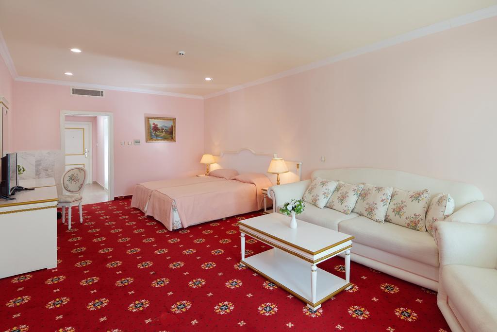 Planeta Hotel & Aquapark Free Beach Access Slantchev Briag Extérieur photo A room at the hotel