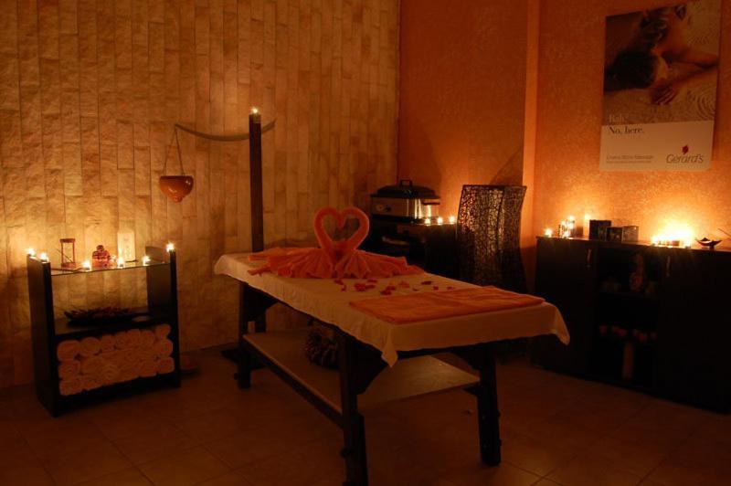 Planeta Hotel & Aquapark Free Beach Access Slantchev Briag Extérieur photo A massage table
