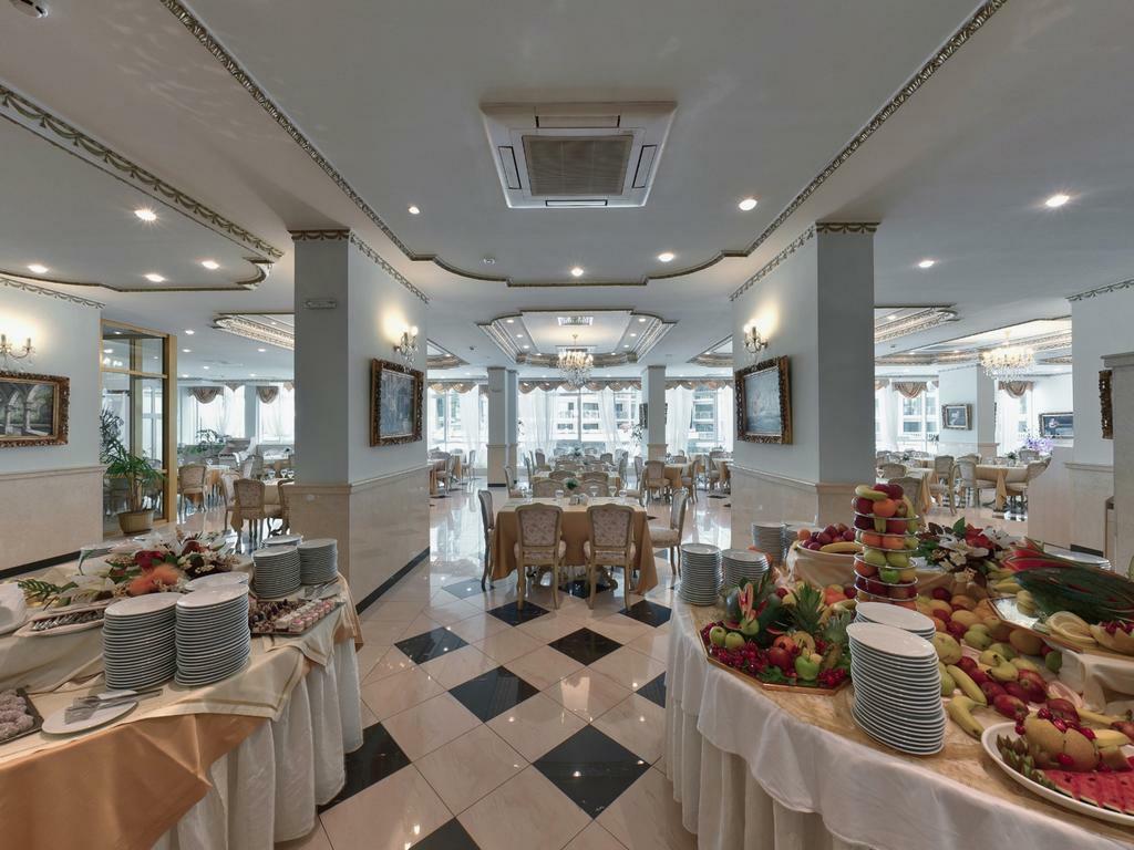 Planeta Hotel & Aquapark Free Beach Access Slantchev Briag Extérieur photo The interior of the restaurant